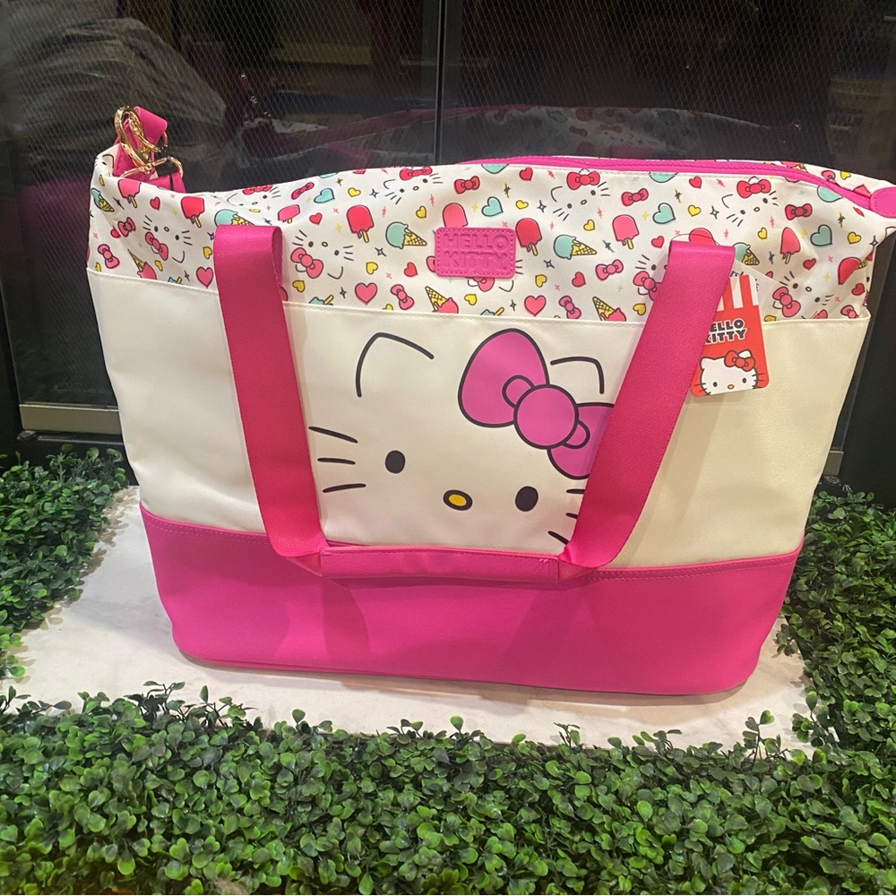 NWT Hello Kitty Tote WEEKEND/Beach Bag…vinyl material